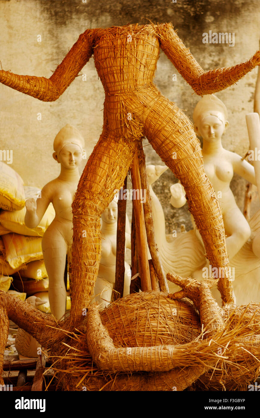 Stroh Göttin Durga Skulptur auf Durga Pooja Feier gemacht; Rajkot; Gujarat; Indien Stockfoto