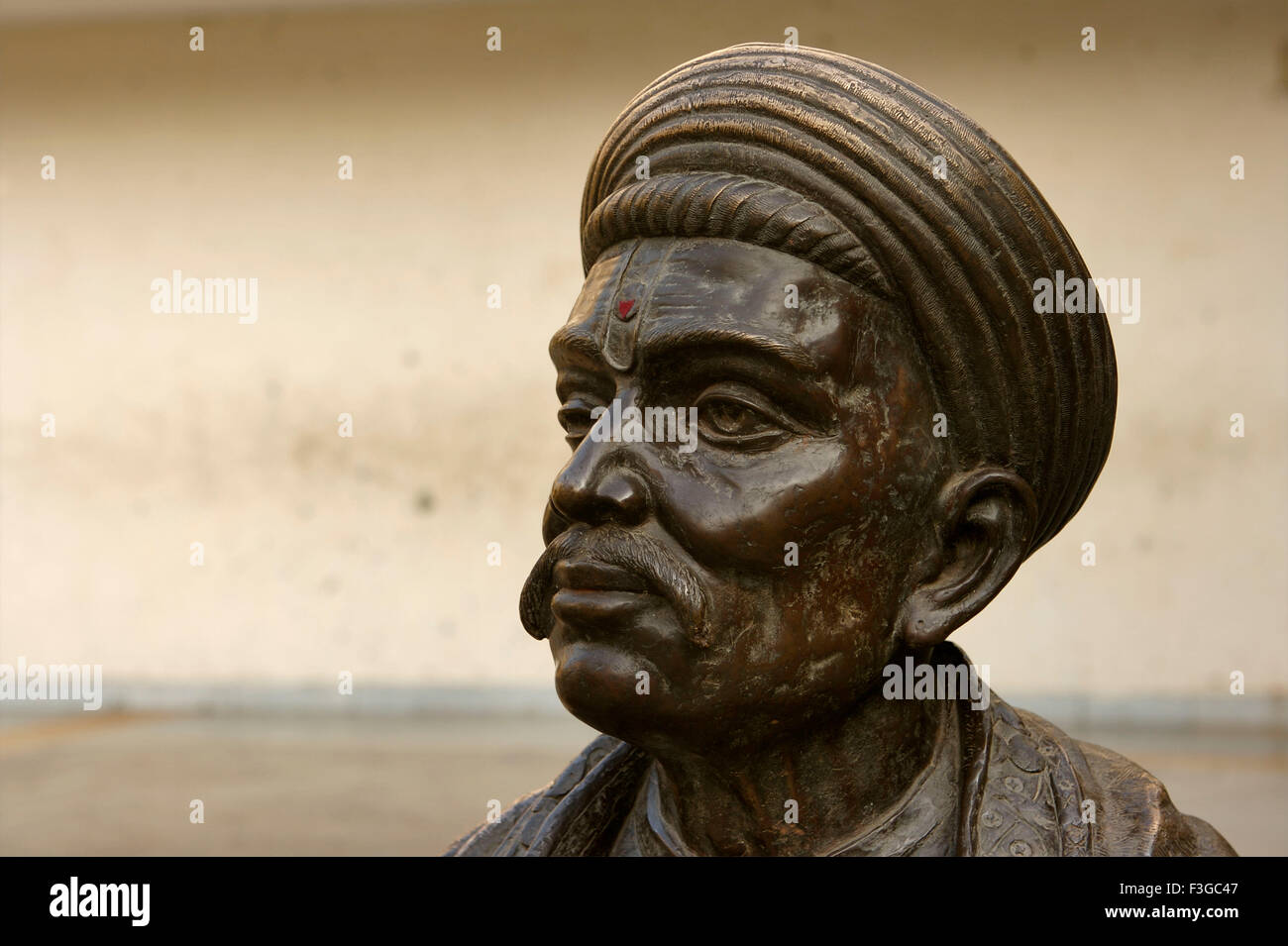 Messing Metall-Statue des Dichters Gujarati und Reformer Dalpatram; Ahmedabad; Gujarat; Indien Stockfoto