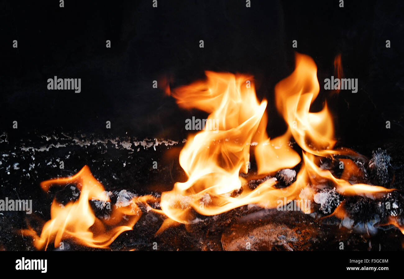 Feuer-Muster erstellt von Verbrennungen Kerzen; Wenn Sie genau beobachten scheint, dass Pferd läuft Stockfoto
