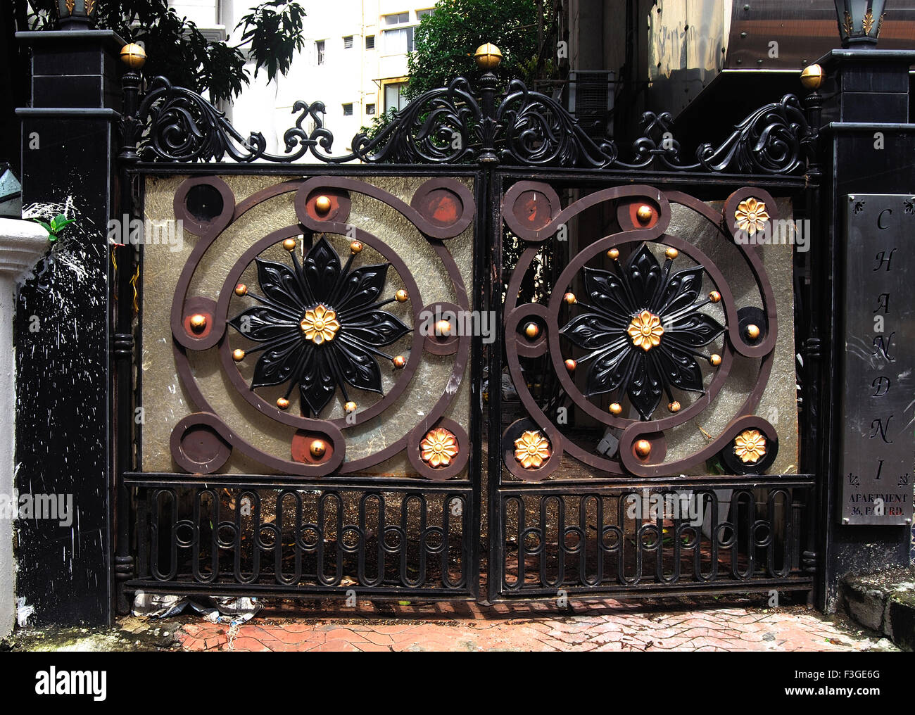 ornamentalen und dekorativen Tor des Empfangsgebäudes Stockfoto