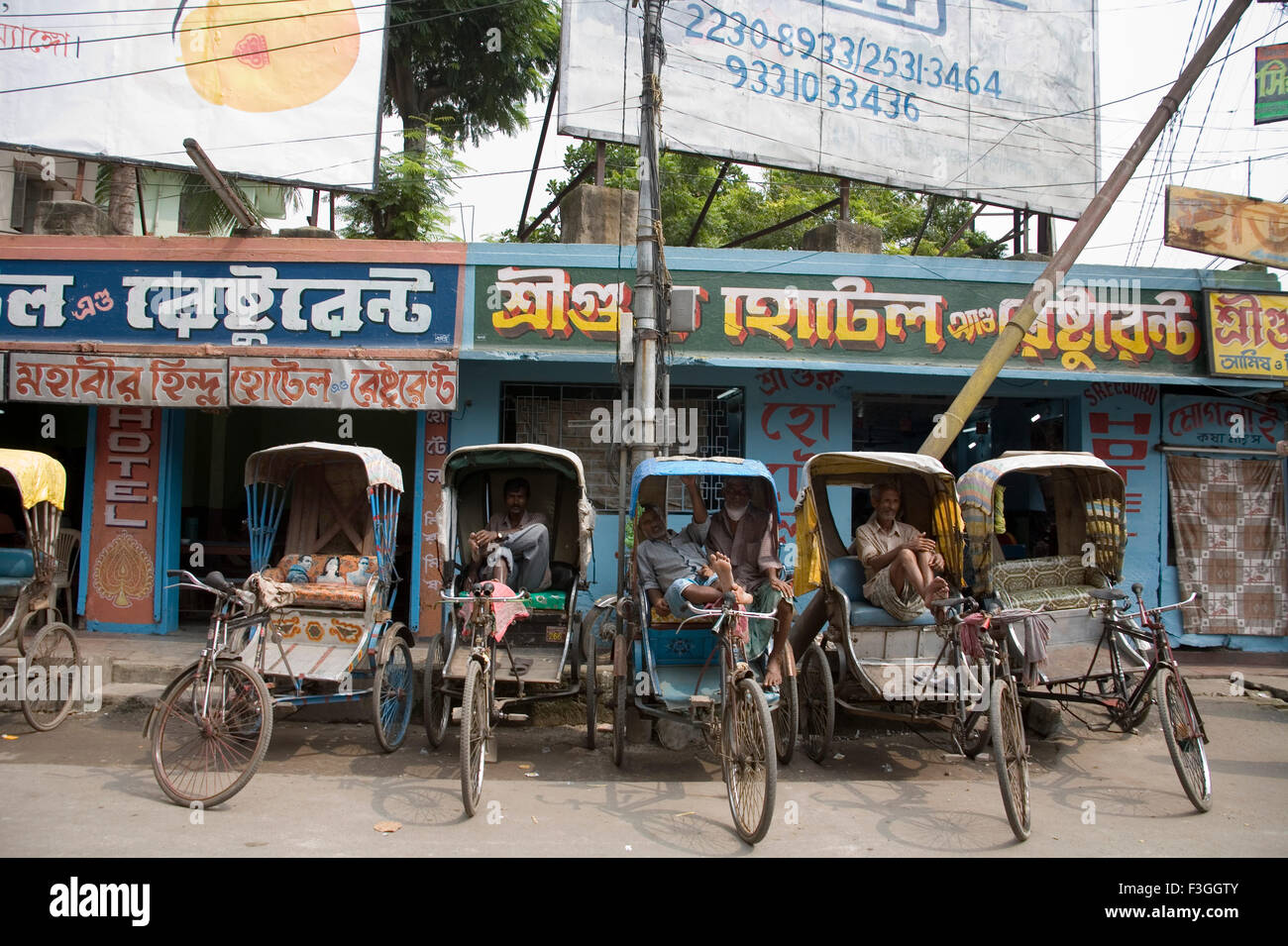 Cycle rickshaw stand Dakshineshwar markt Kalkutta Kalkutta Westbengalen, Indien Stockfoto