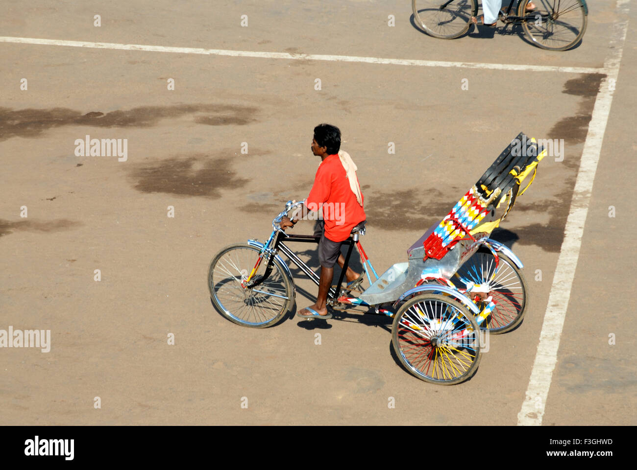 Transport; manuelle Fahrradrikscha; Puri; Orissa; Indien Stockfoto