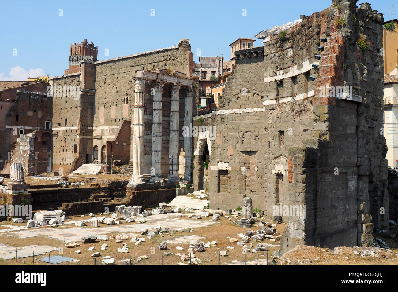 Der Tempel des Mars Ultor im Forum des Augustus, Rom. Stockfoto