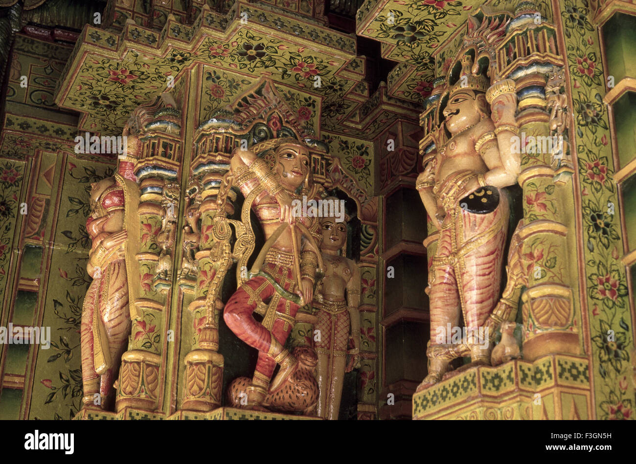 Statuen im Inneren Tempel von Bikaner; Rajasthan; Indien Stockfoto