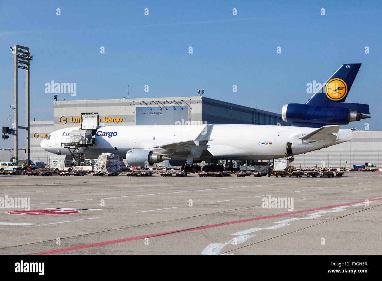 McDonnell Douglas MD-11-Frachter von Lufthansa am Flughafen Frankfurt Stockfoto