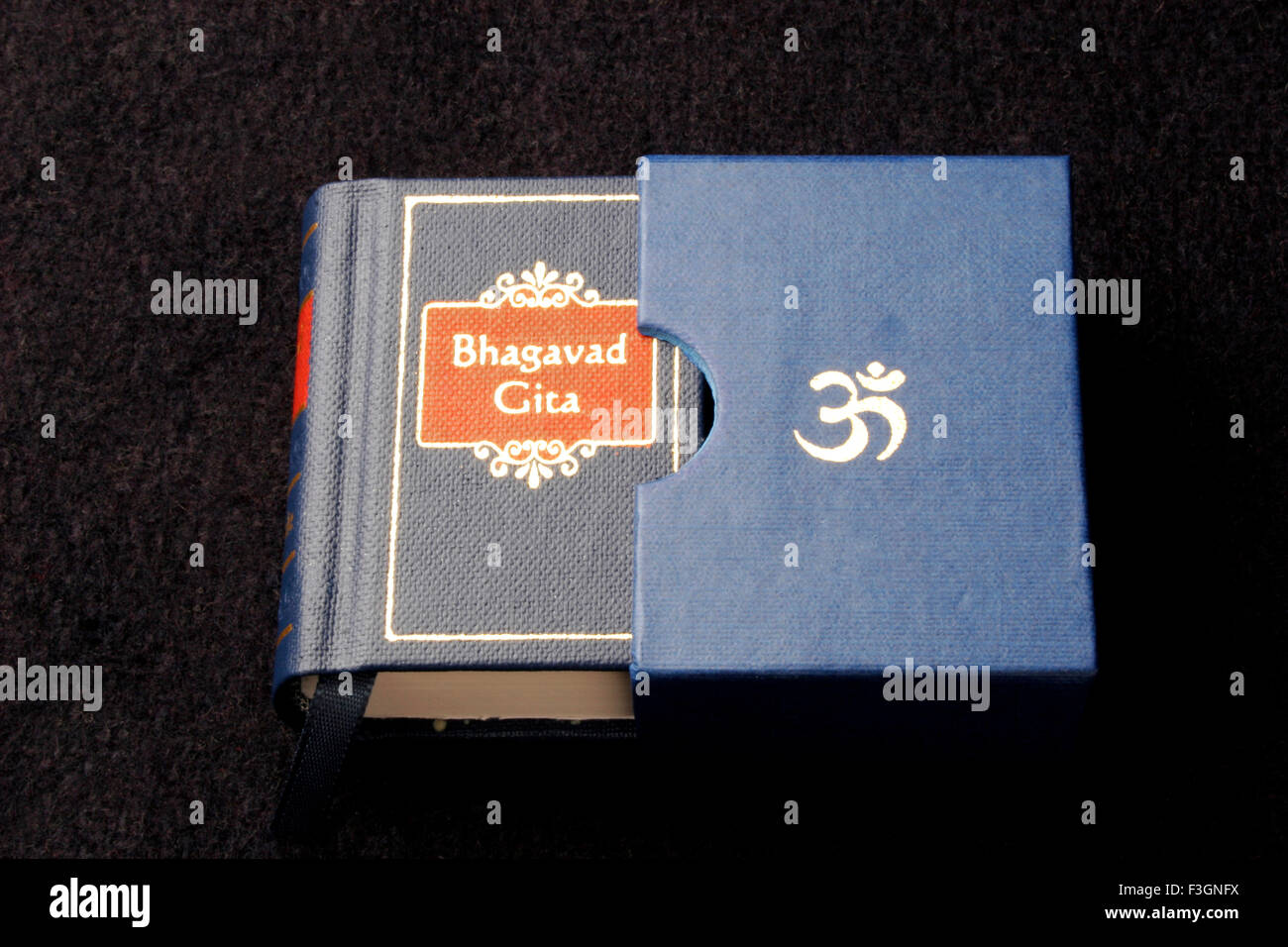 Indische heilige und epische Buch Bhagvad Gita in Miniaturform; Indien Stockfoto