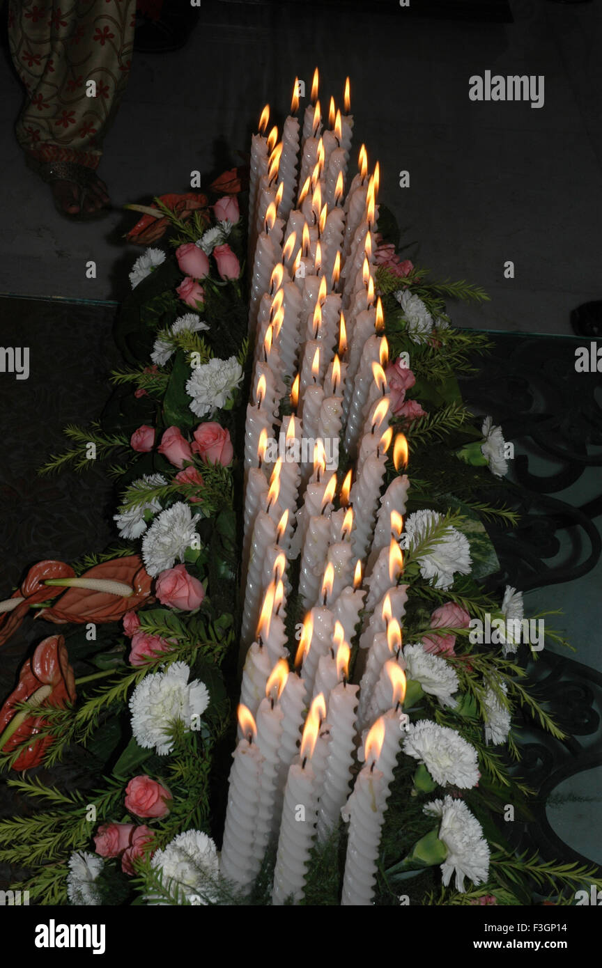 Siebzig brennende Kerzen, Stockfoto