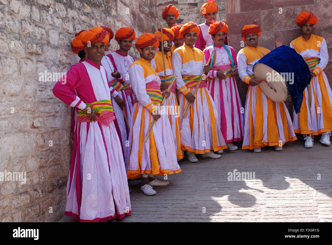Gair Tänzer innen Fort; Jodhpur; Rajasthan; Indien Stockfoto