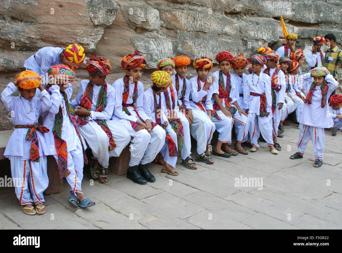 Wenig Volkstänzer innen Fort; Jodhpur; Rajasthan; Indien Stockfoto