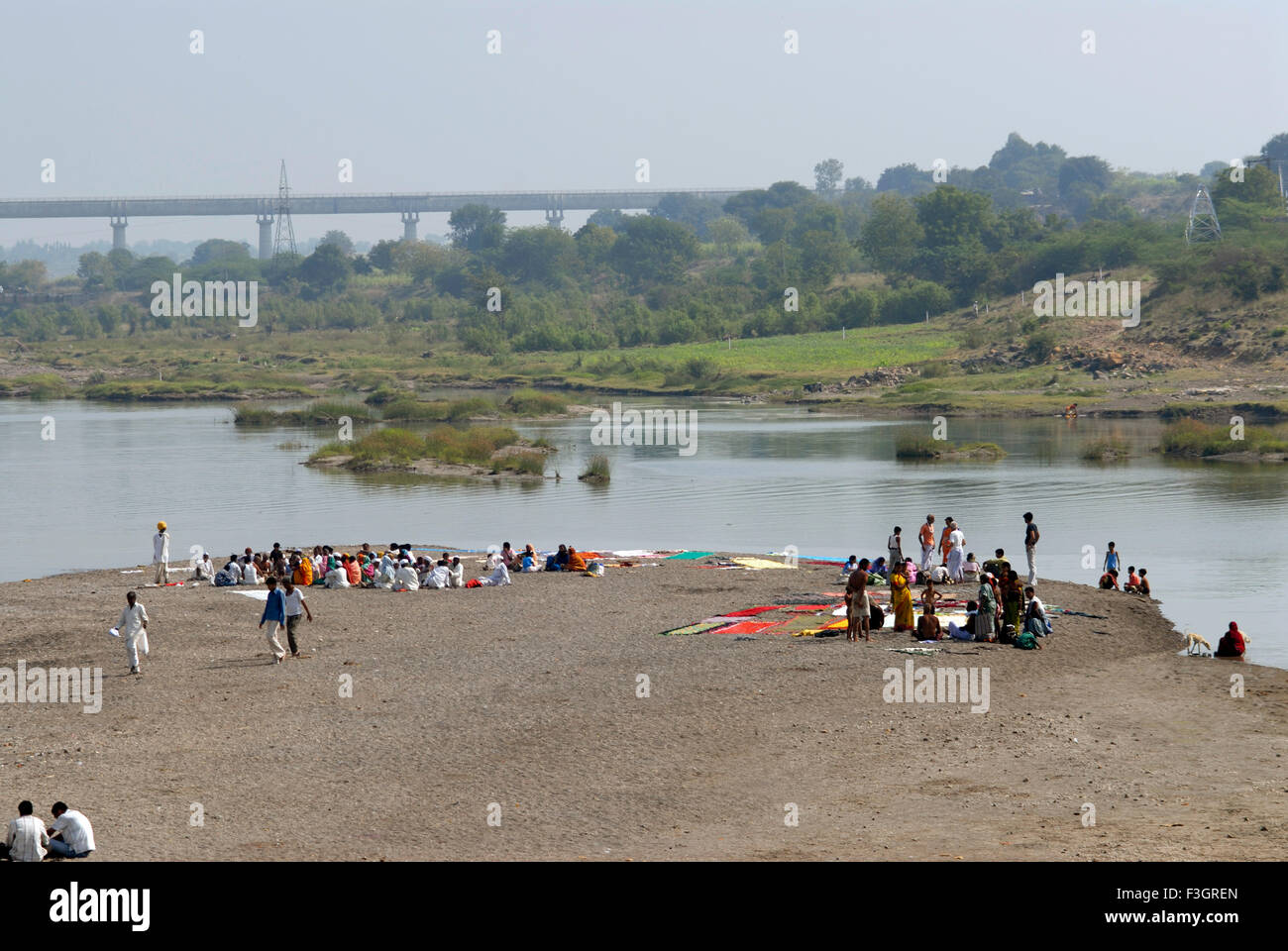 Religiöses Ritual Ort an den Ufern von zwei Flüssen treffen Bhima Fluss und Nira Fluss Indapur Pune Maharashtra Indien Asien Stockfoto