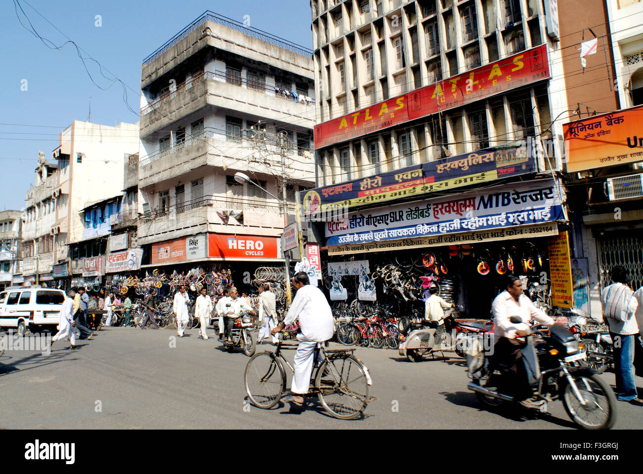 Zyklen-Shops im neuen Straße Ujjain City; Madhya Pradesh; Indien Stockfoto