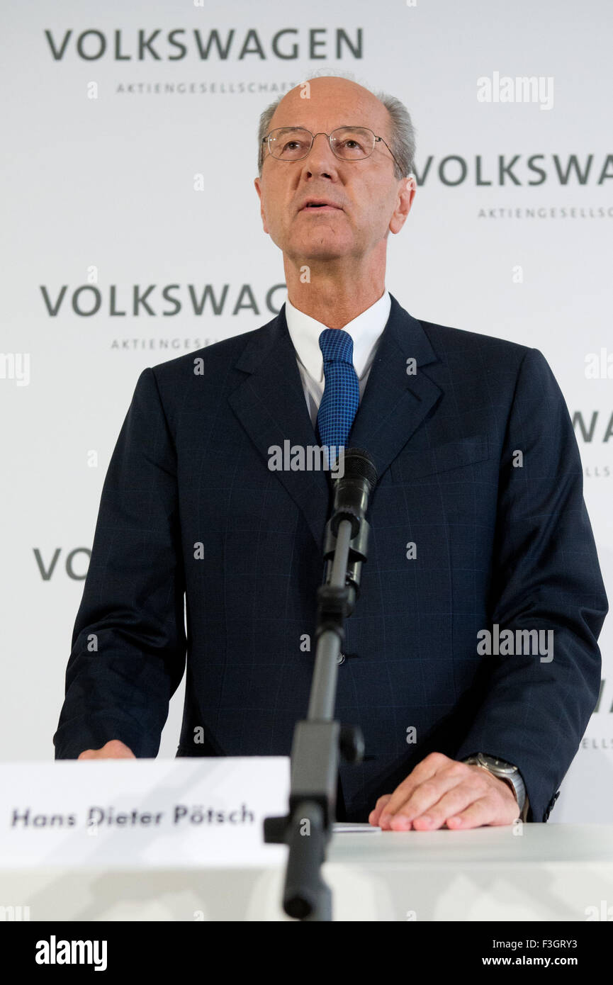 Hans Dieter Poetsch, der neue Chef der Volkswagen AG im Rahmen einer Pressekonferenz im Volkswagenwerk in Wolfsburg, Deutschland, 7. Oktober 2015. Foto: JULIAN STRATENSCHULTE/DPA Stockfoto