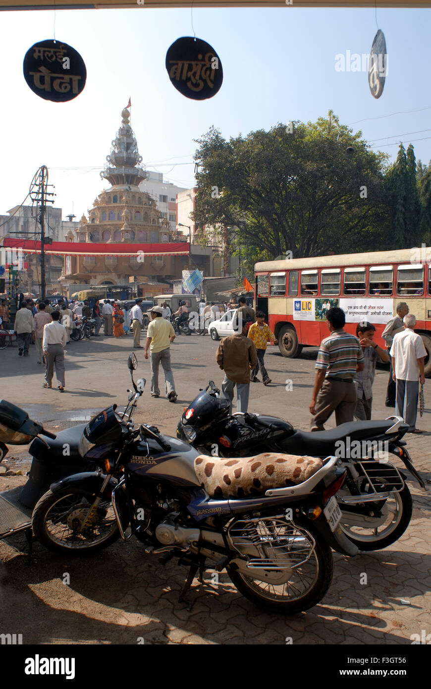 Verkehr, Hutatma Chowk, Ganesh Tempel, Poona, Pune, Maharashtra, Indien, Asien Stockfoto