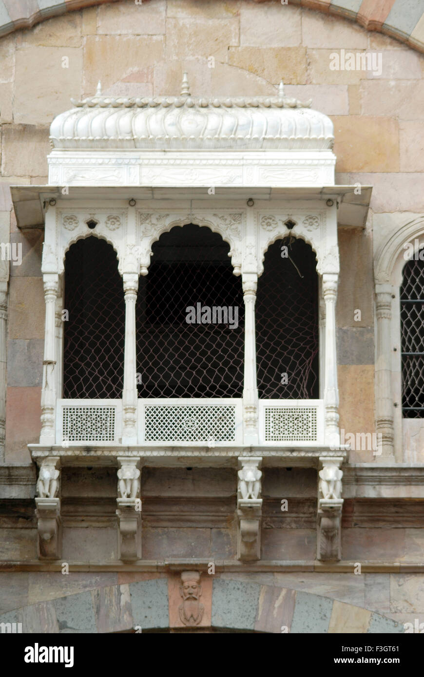Balkon aus Marmor im alten Palast von Indore Stadt; Madhya Pradesh; Indien Stockfoto