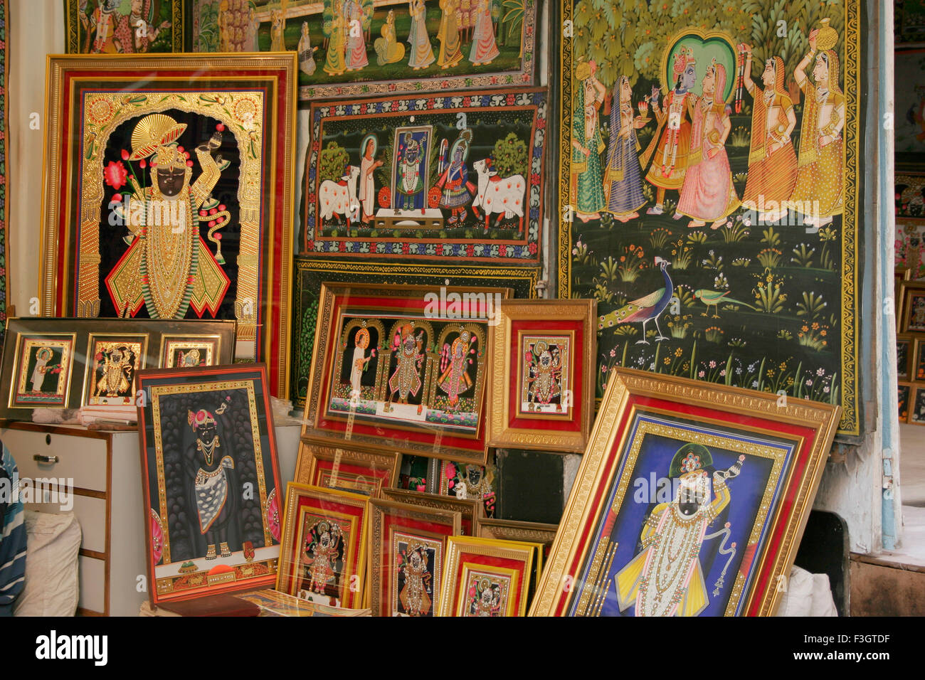 Rahmen mit Bildern von Herrn Shrinathji Nathdwara; Rajasthan; Indien Stockfoto