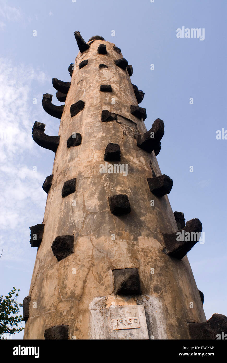 Verfallene Dipmala am Tempel Shree Karhateshvar Devasthan Nandivade; Bezirk Ratnagiri; Bundesstaates Maharashtra; Indien Stockfoto