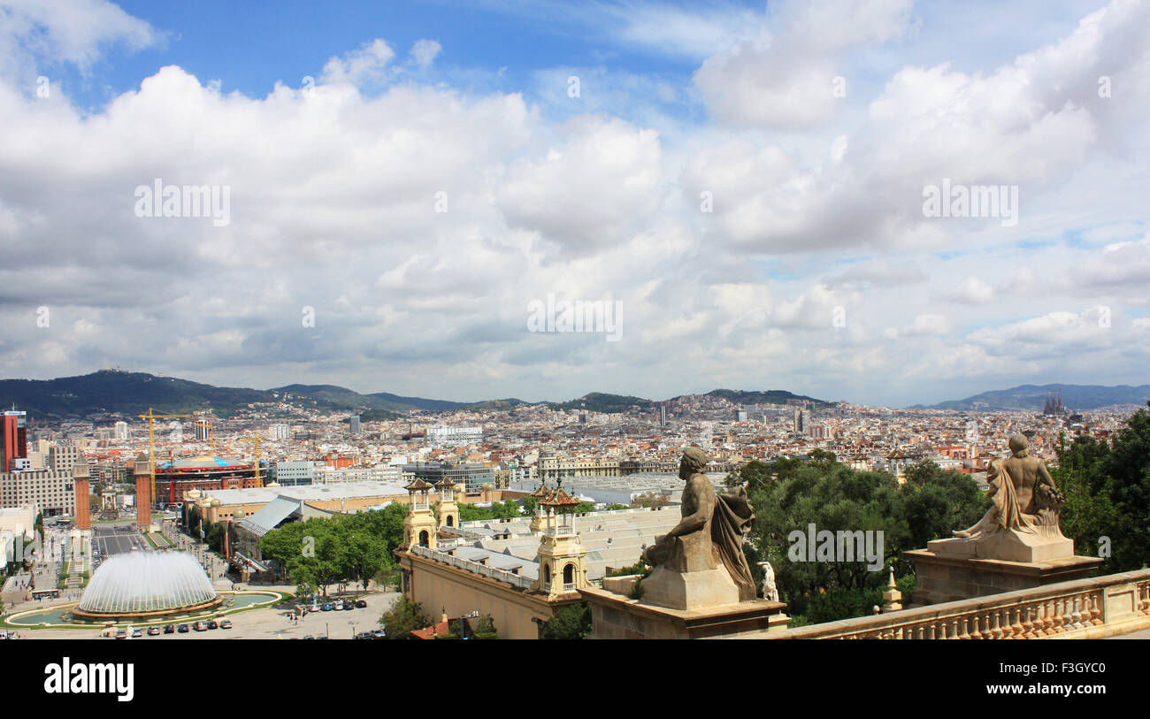 Blick auf Barcelona. Cloudly Sommertag. Panorama Stockfoto