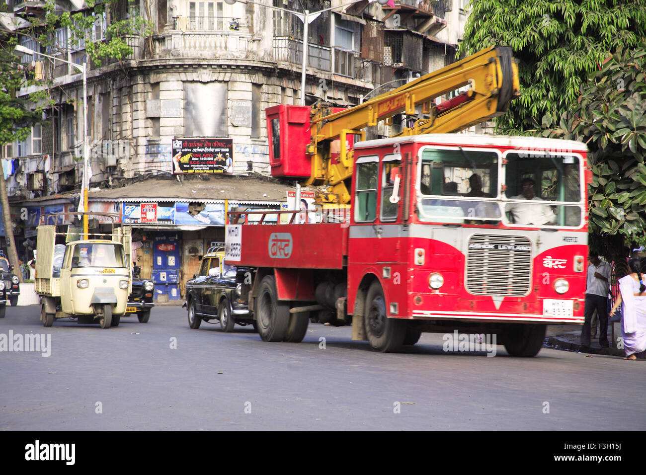 Straßenverkehr; Sardar Vallabhbhai Patel Road; Grant Straße; Bombay jetzt Mumbai; Maharashtra; Indien Stockfoto