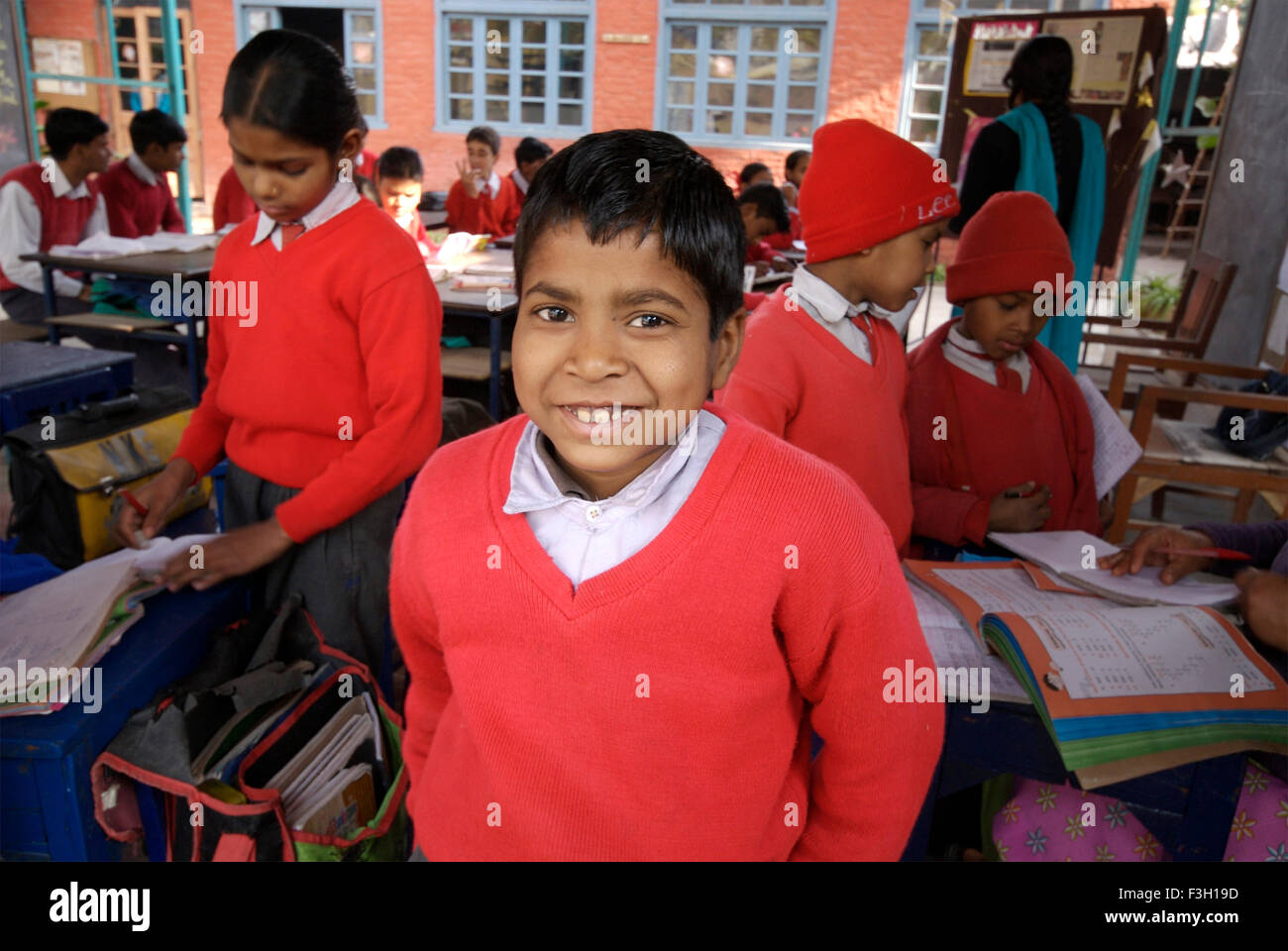 Schulkinder der Nanhi Duniya Schule; Doon Schule; Dehradun; Dera Doon, Uttaranchal, Uttarakhand, Indien, Asien, Asiatisch, Indisch; HERR#711 Stockfoto