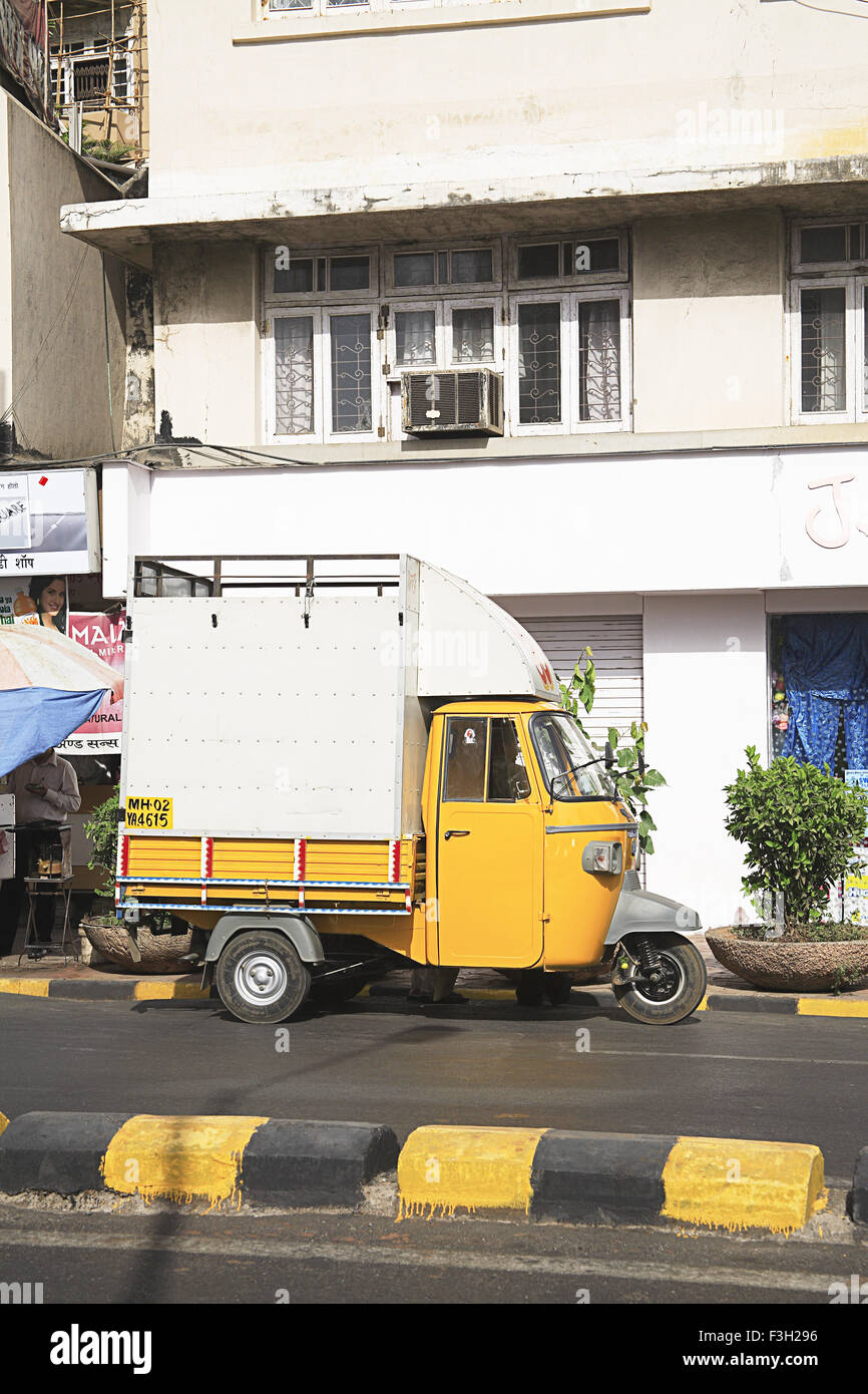 Dreirad Auto Warenträger Bhulabhai Desai Road alten Namen Warden Straße; Mahalakshmi Mumbai Stockfoto
