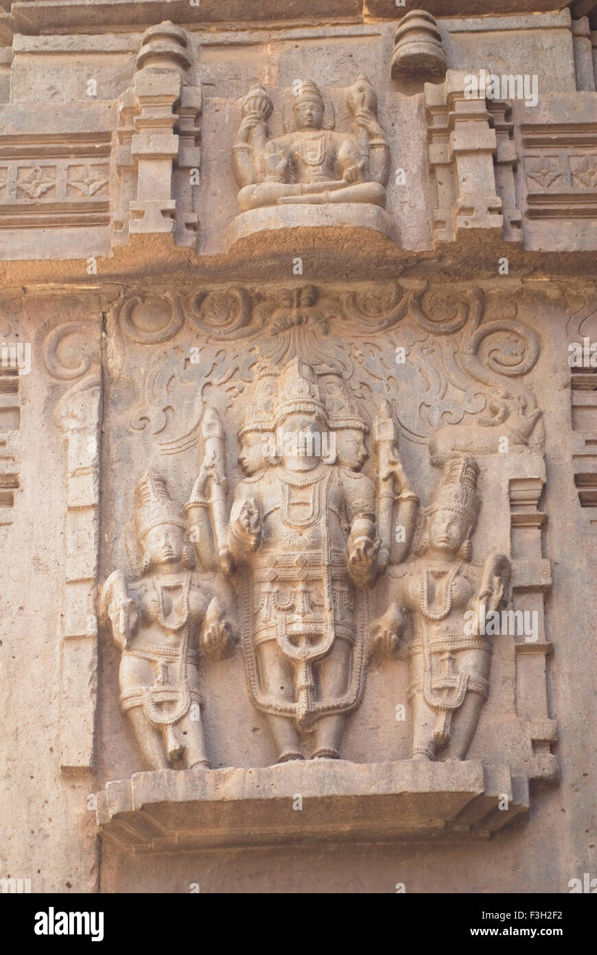 Gott Statuen an der Wand des Kopeshwar Shiva-Tempel; Khidrapur; Dt-Kolhapur; Maharashtra; Indien Stockfoto