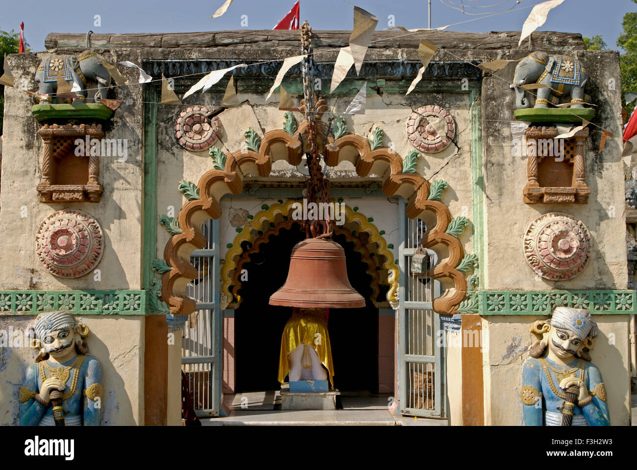 Bhadeshwar Tempel Anjar Aspekte Shivas das Allerheiligste des Tempels im 10. Jahrhundert; Anjar; Kutch; Gujarat; Indien Stockfoto