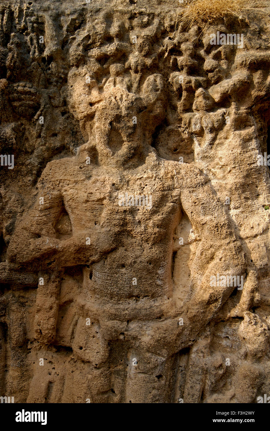 Felsen Höhlen Khambhaliya aus der Zeit um 4. Jahrhundert n. Chr.; Rajkot; Gujarat; Indien Stockfoto