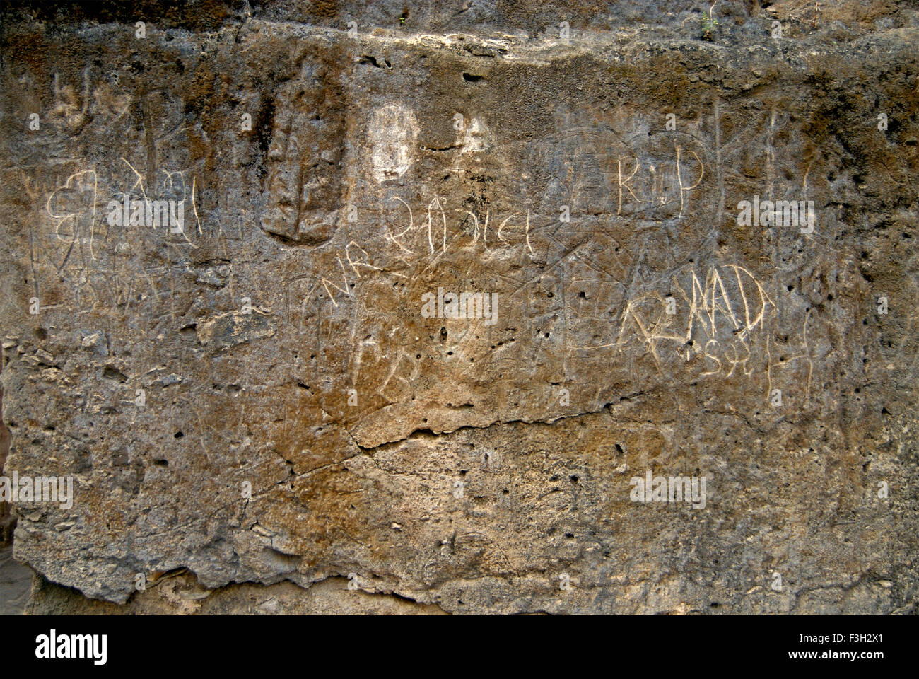 Felsen Höhlen Khambhaliya aus der Zeit um 4. Jahrhundert n. Chr.; Rajkot; Gujarat; Indien Stockfoto