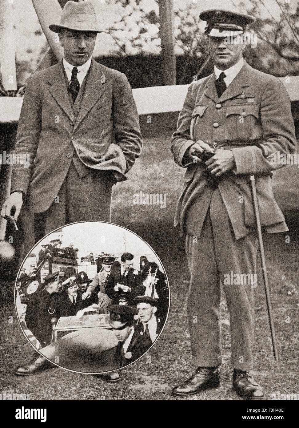 Leutnant Oberst Sir Arthur Whitten Brown, 1886 – 1948, links, und Kapitän Sir John William Alcock, 1892 – 1919, rechts.   Navigator und Pilot bzw. der ersten Nonstop-Transatlantikflug von St. John's, Neufundland, Clifden, Connemara, Irland im Jahr 1919.  Einschub, begeisterte Massen erhalten sie bei ihrer Ankunft in London. Stockfoto