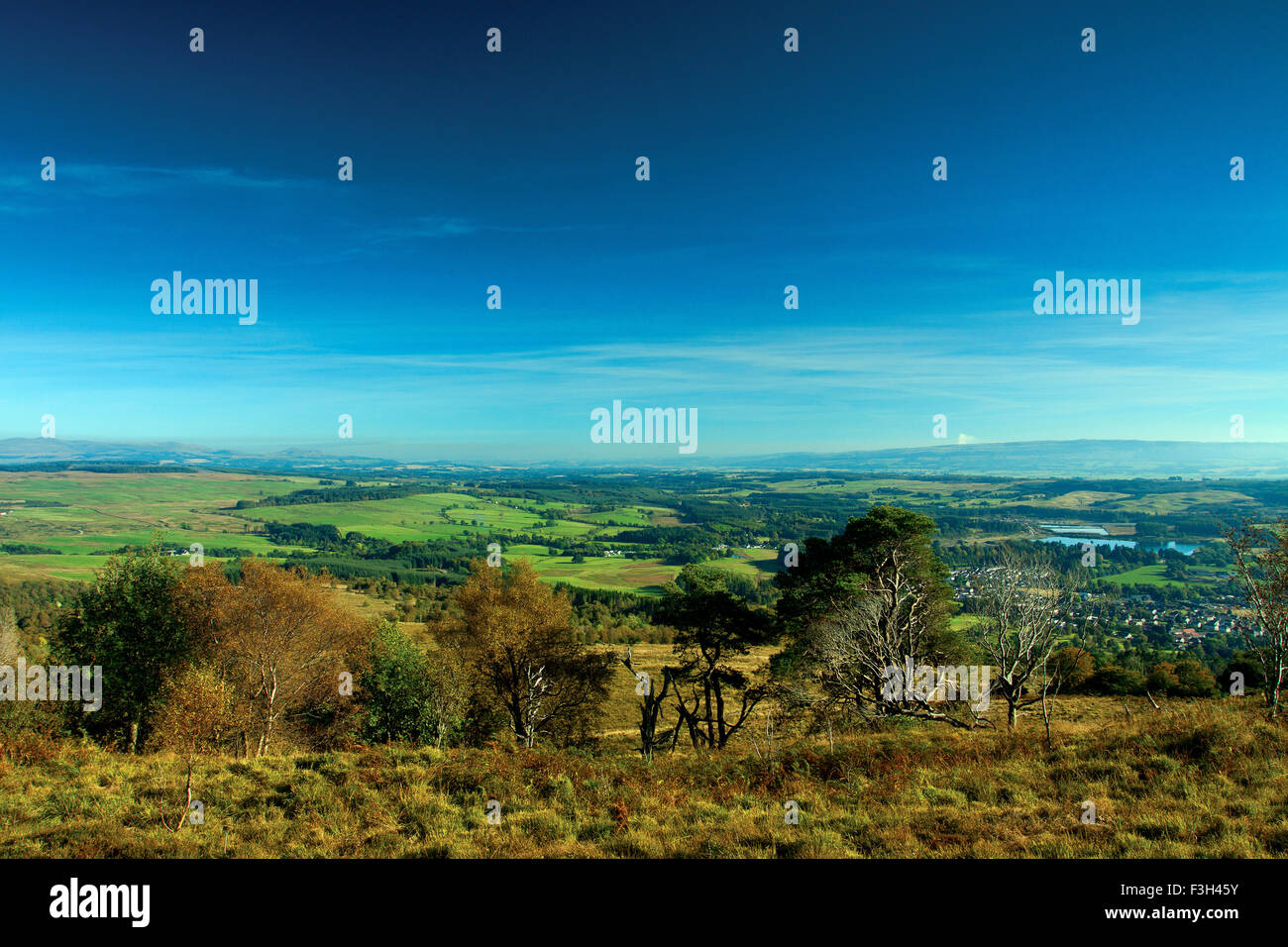 Callander und Stirlingshire von Callander Crag, Loch Lomond und Trossachs National Park Stockfoto