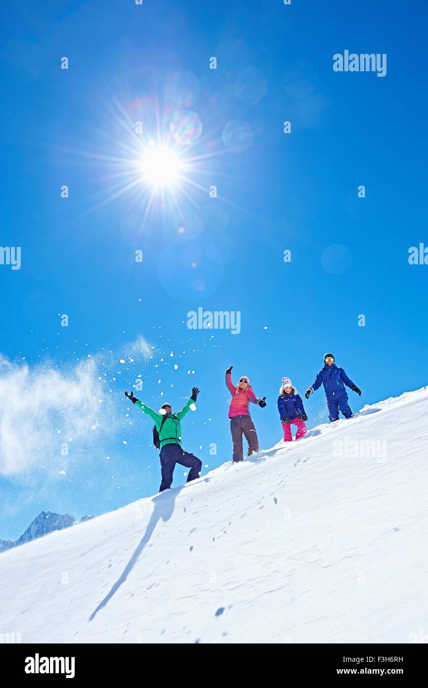 Familie auf Skiurlaub, Chamonix, Frankreich Stockfoto
