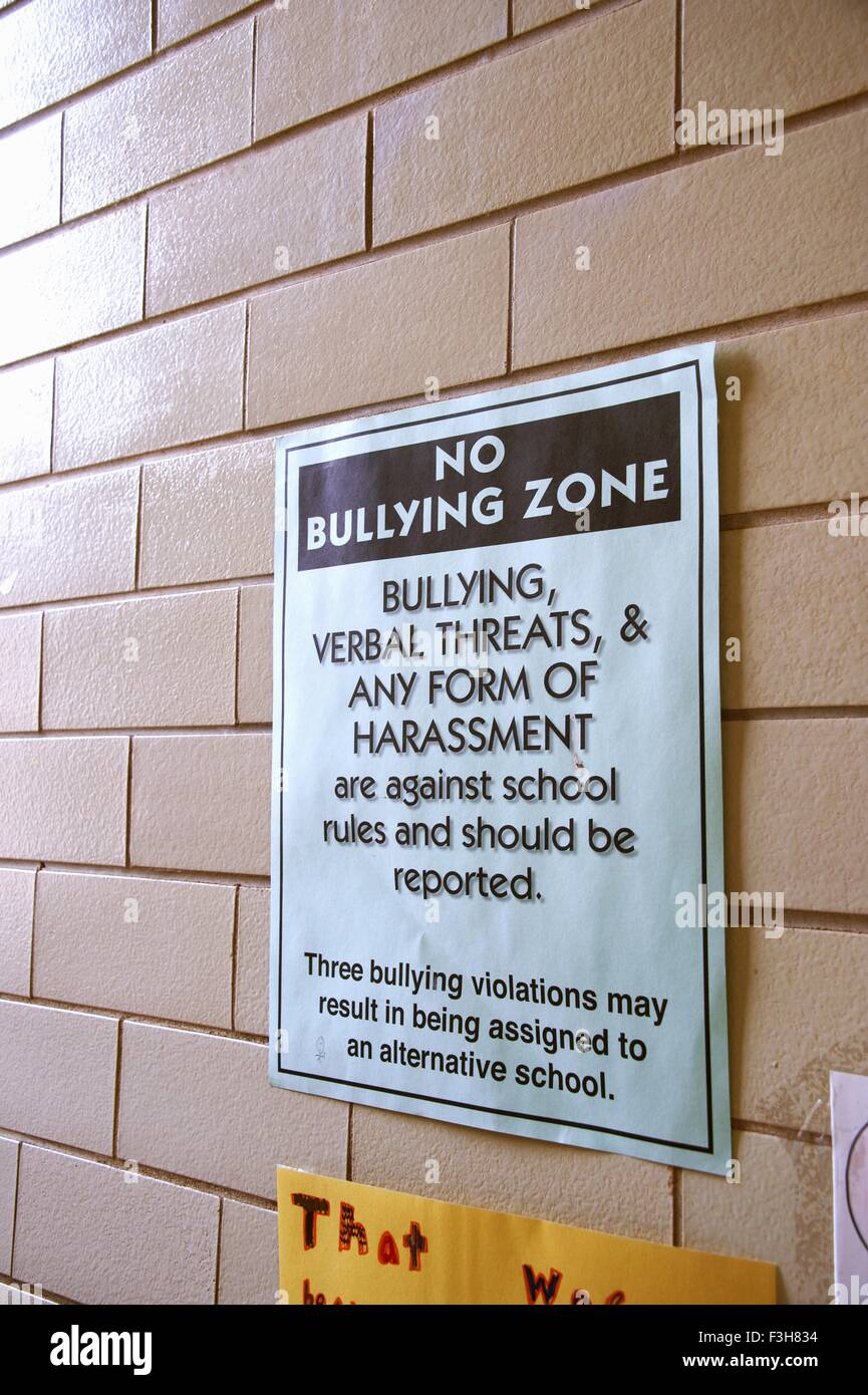 Zeichen auf dem Campus der Primary School in Atlanta, Georgia, um Schüler aufmerksam zu machen, dass Mobbing Verhalten werden nicht toleriert Stockfoto