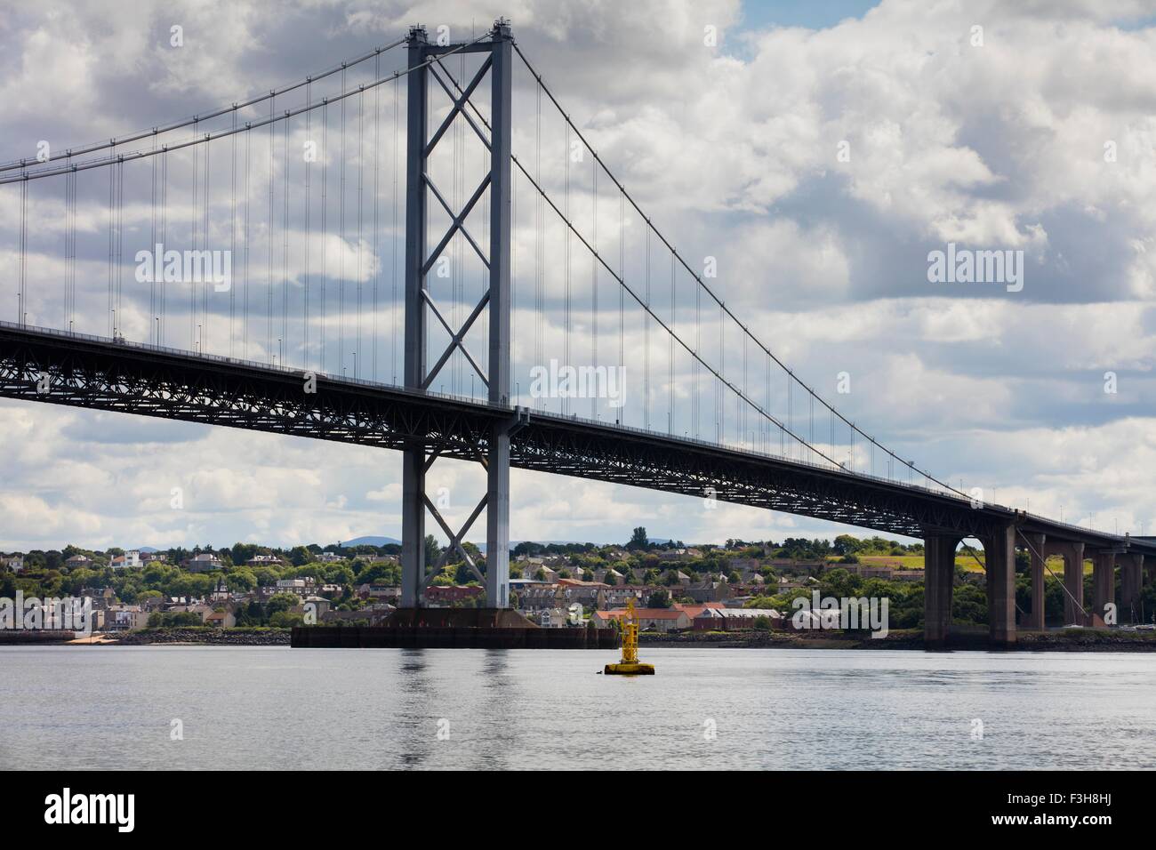 Forth Road Bridge in der Nähe von Queensferry, Scotland, UK Stockfoto