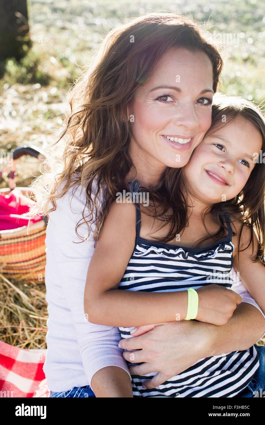 Porträt von Reife Frau und Tochter im Park Picknick Stockfoto