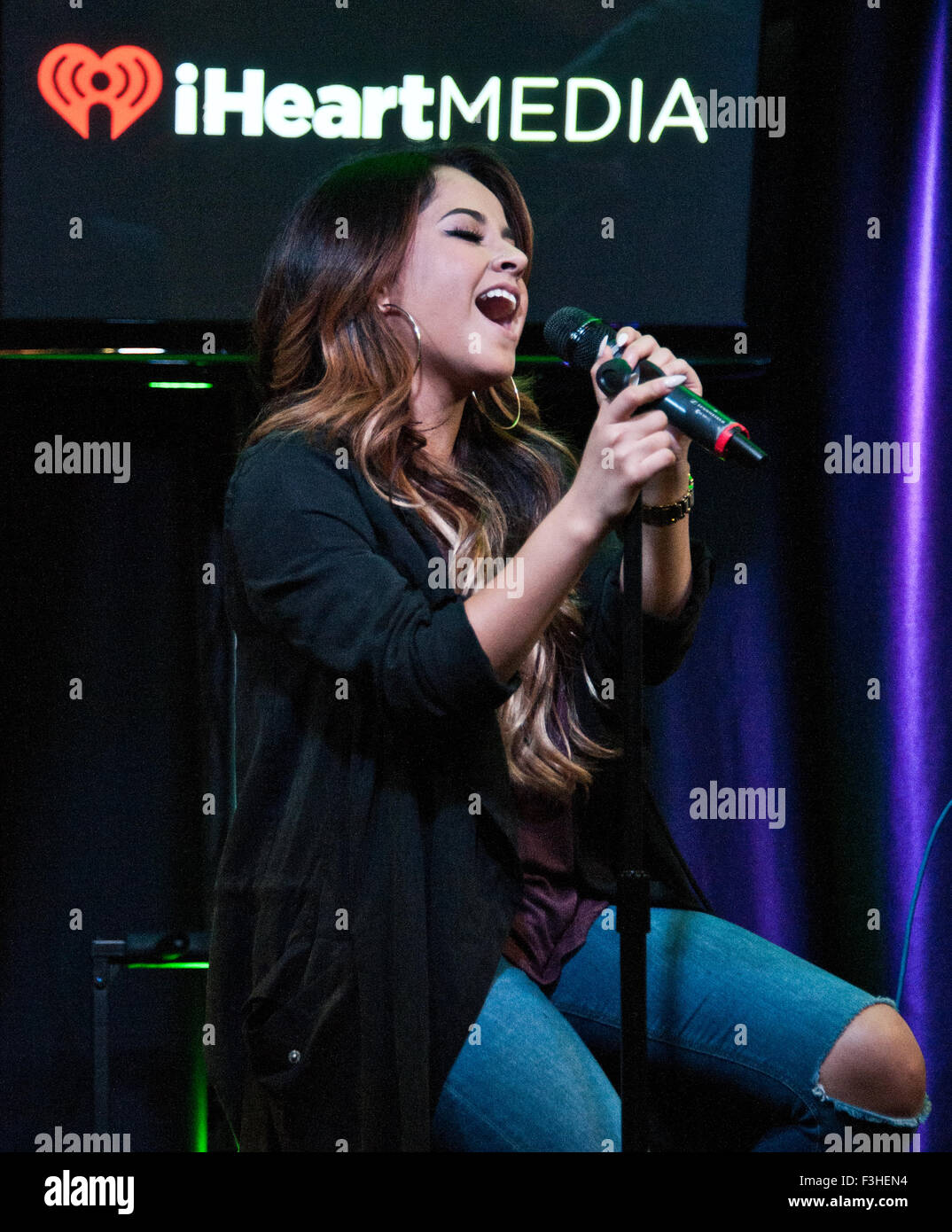 Bala Cynwyd, Pennsylvania, USA. 30. September 2015. US-amerikanische Sängerin Becky G führt Q102 Performance Theatre Stockfoto