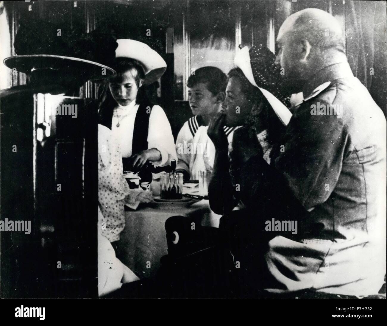 Enthüllung nicholas ii off duty Fotos und Bildmaterial in hoher