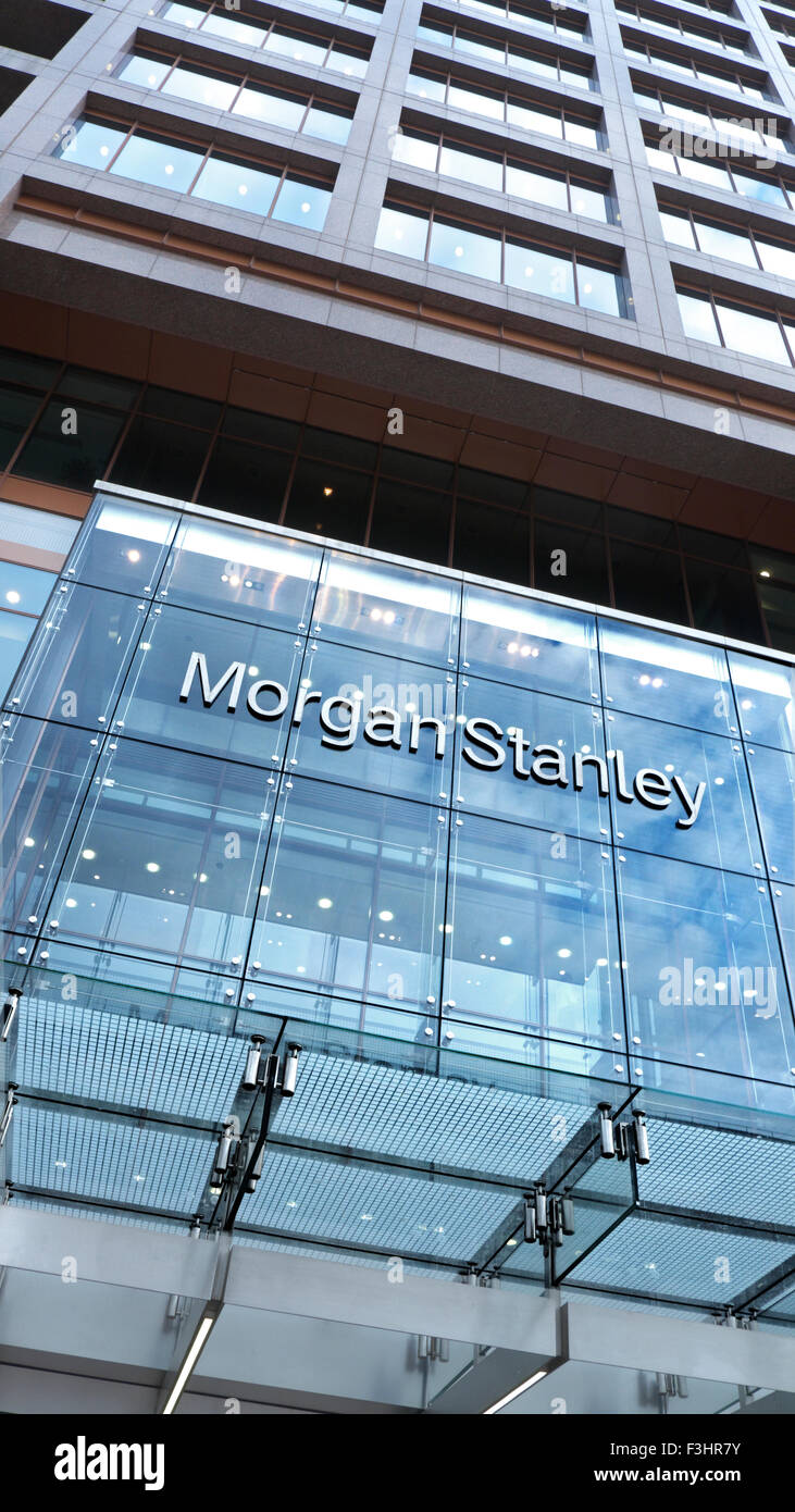 MORGAN STANLEY Entrance Fassade in der Dämmerung zum Morgan Stanley European Headquarters 25 Cabot Square Canary Wharf London E14 Stockfoto