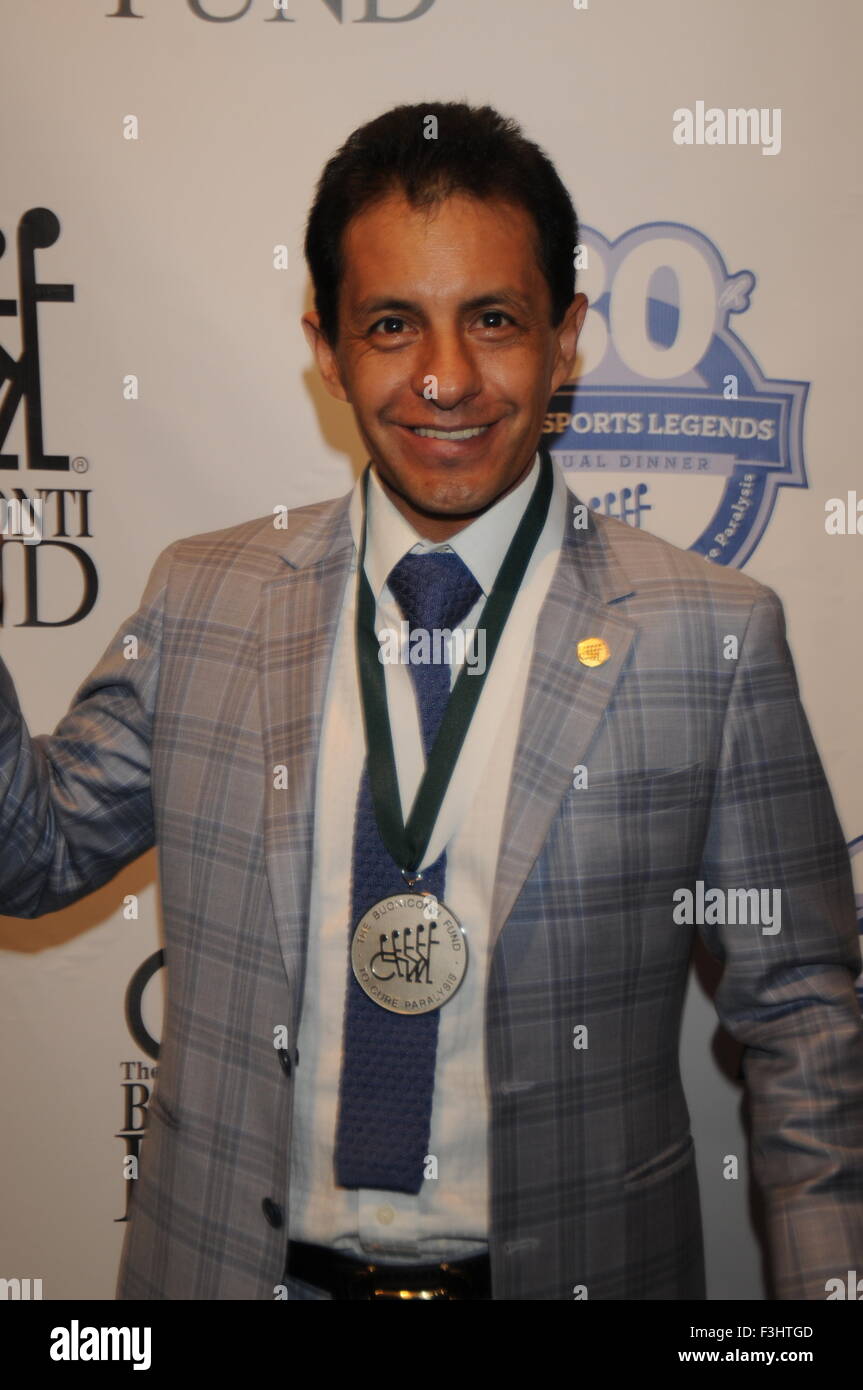 New York, New York, USA. 6. Oktober 2015. VICTOR ESPINOZA am 30. jährliche große Sport Legends Dinner im Waldorf. (Bild Kredit: Jeffrey Geller / ZUMA Wire) Stockfoto