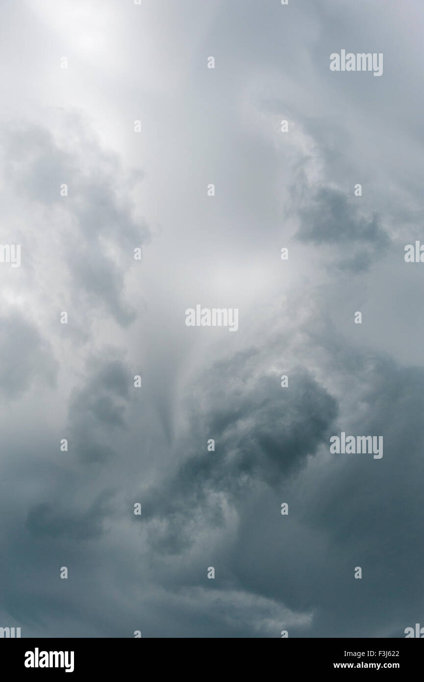 Bedrohliche Wolken zeigen Sturm vor der Tür Stockfoto