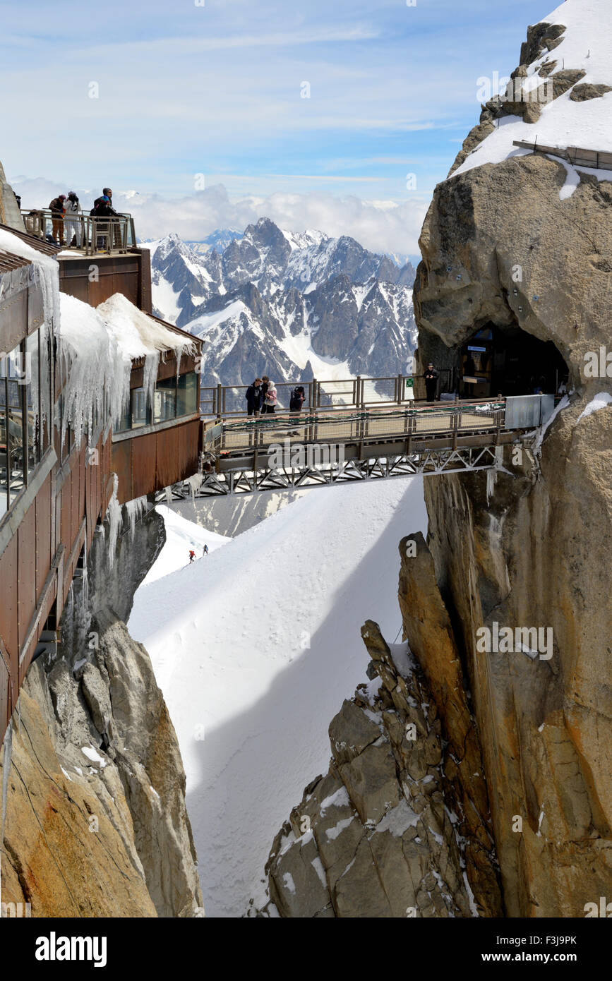 Anzeigen von Plattformen und Stege, Aiguille du Midi, Mont-Blanc-Massiv, Chamonix, Französische Alpen, Haute Savoie, Frankreich, Europa Stockfoto