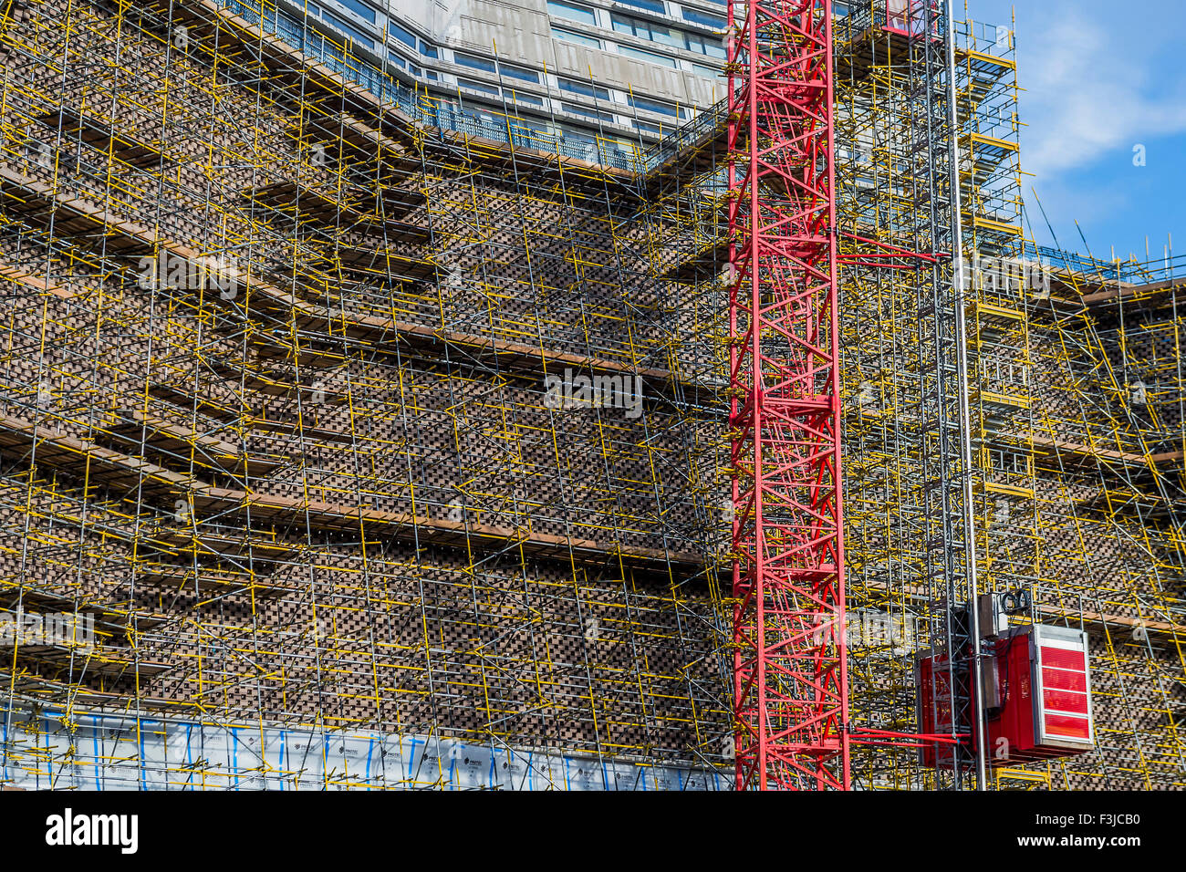 Der Herzog & de Meuron-entworfene Erweiterung öffnet offiziell für die Öffentlichkeit am 17. Juni 2016.  Bau ist an der Tate Modern, schnell voran wo eine Erweiterung von Herzog & de Meuron entworfen bieten zusätzliche Galerieraum – Erleichterung der Staus an den weltweit am meisten besuchte Museum der modernen Kunst entsteht. Der Zusatz wird ein neues Modell für Galerien dieser Art vollständig unter Einbeziehung der Ausstellung bilden lernen und sozialer Funktionen des Museums und Stärkung der Verbindungen zwischen der Tate Modern und der Stadt. Stockfoto