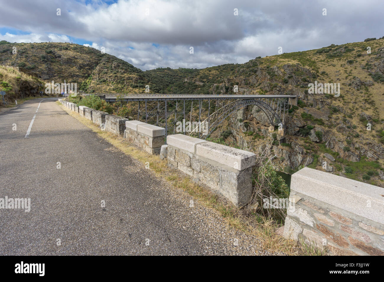 Weg zum Requejo eiserne Brücke, Kastilien und Leon, Spanien Stockfoto