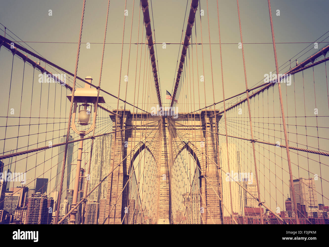 Vintage-Retro-Stil-Foto von der Brooklyn Bridge, New York, USA. Stockfoto