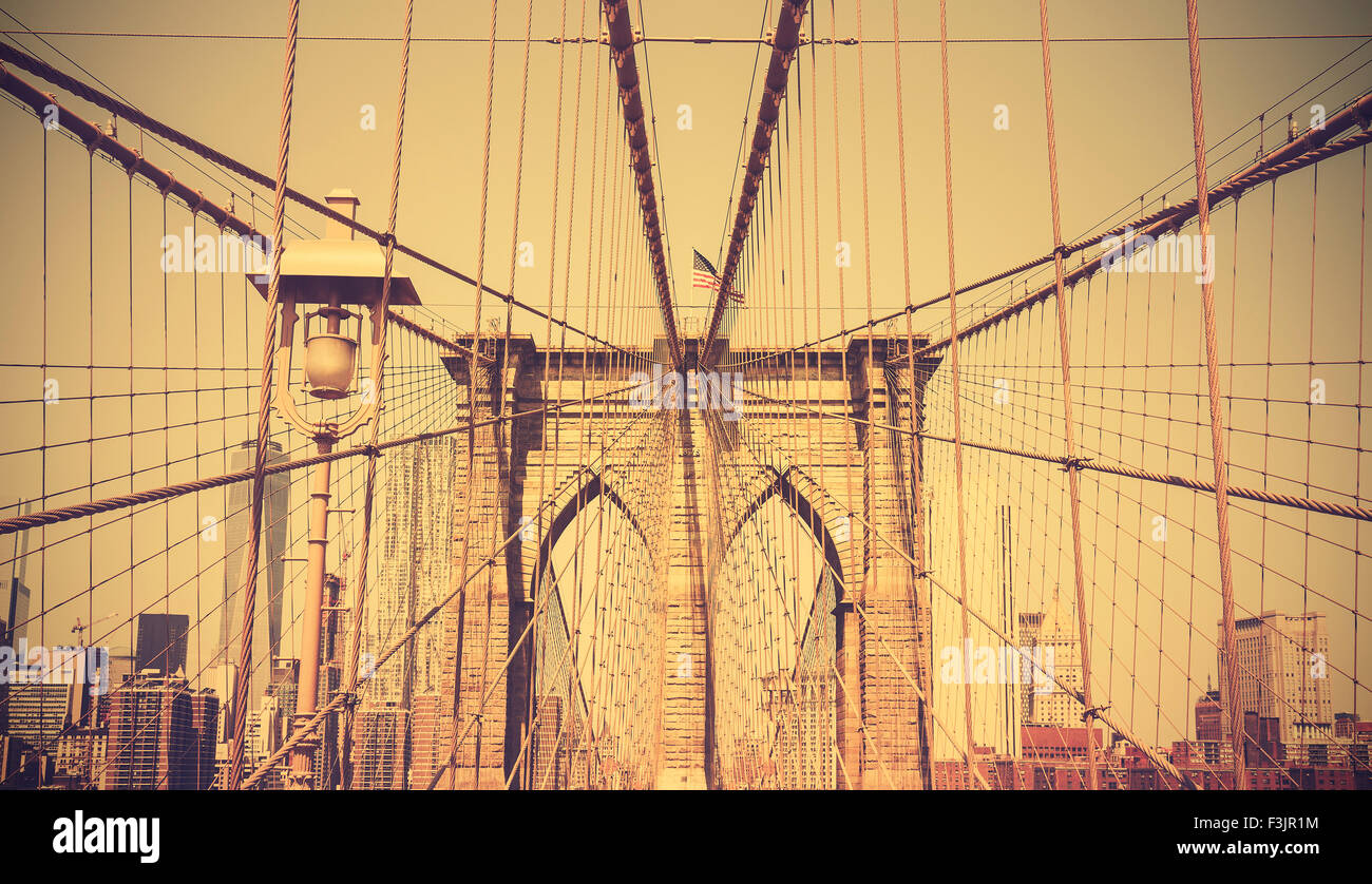 Vintage-Retro-Stil-Foto von der Brooklyn Bridge, New York, USA. Stockfoto