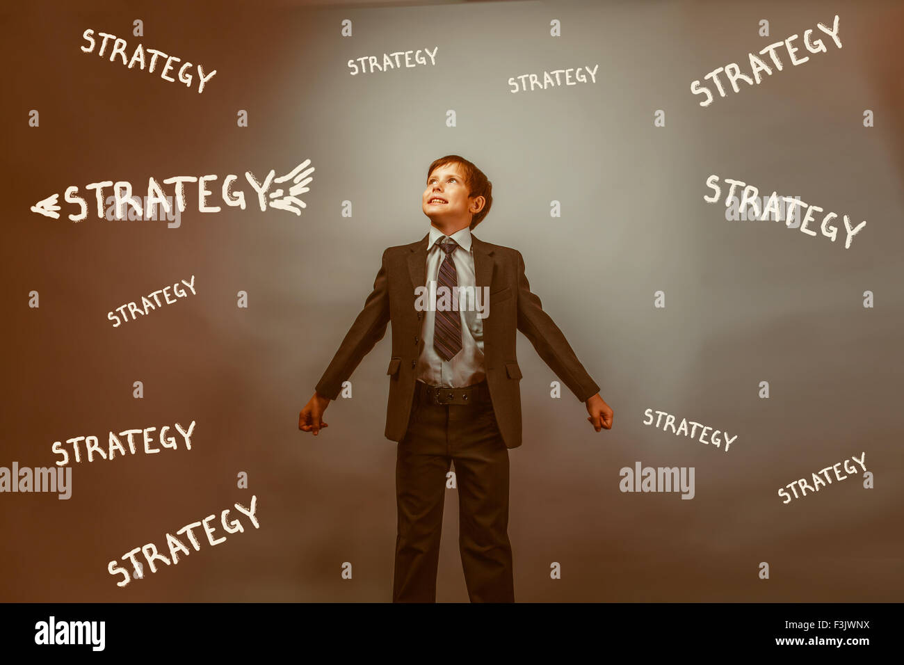 Teen junge Geschäftsmann Arme ausgestreckt nach oben streben nach s Stockfoto