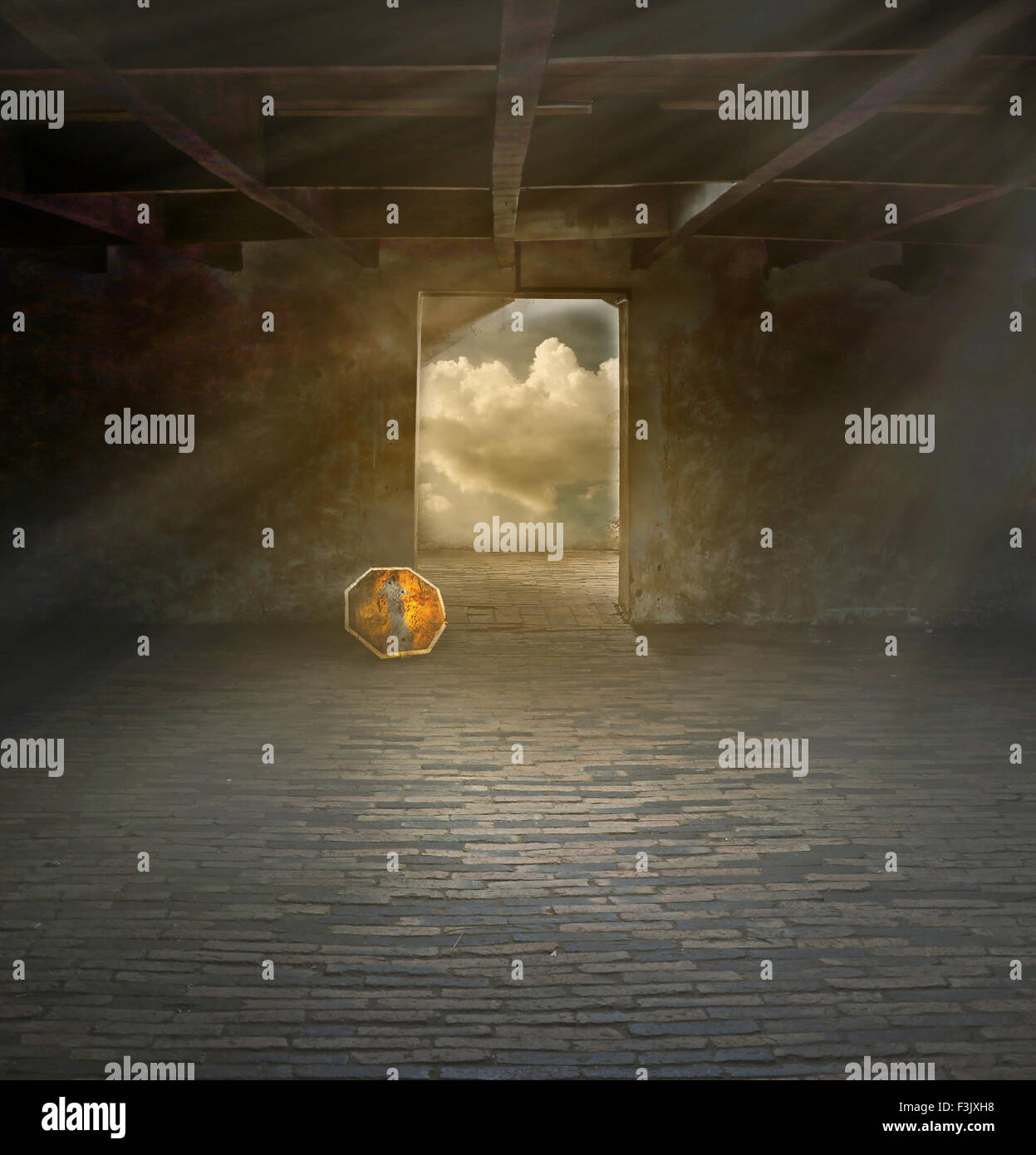 Dunklen und verlassenen Interieur eines dunklen Raumes. Stockfoto