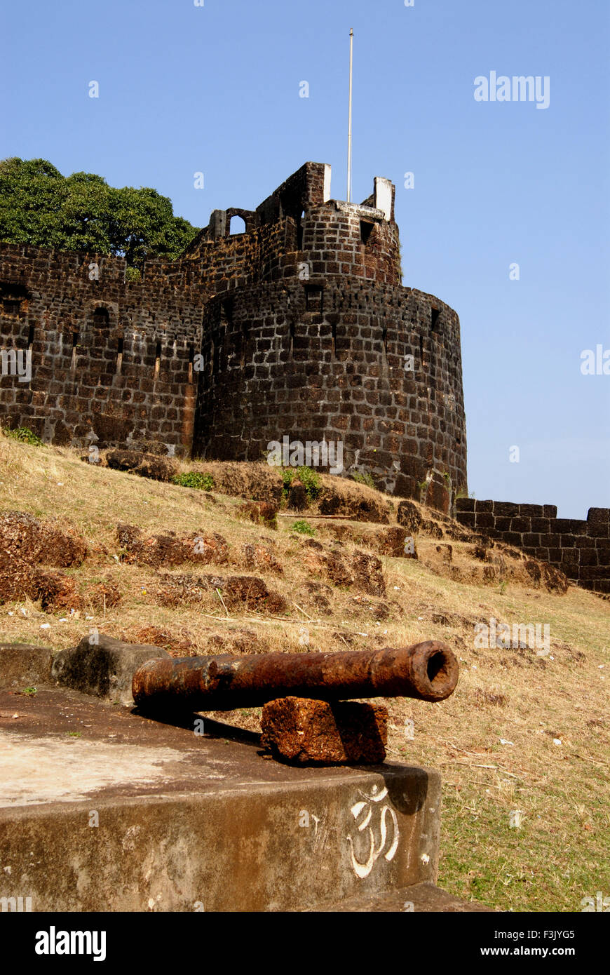 Große Kanone starke Bastionen Elef Vijaydurg Fort errichtet König Bhoj Sindhudurg Maharashtra Indien Stockfoto
