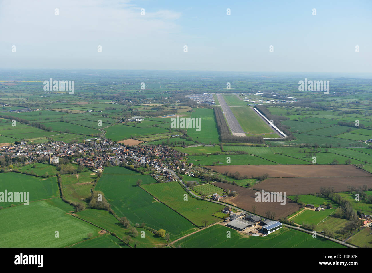 Luftbild der Bruntingthorpe Aerodrome und Fahrzeug Testgelände, Leicestershire Stockfoto