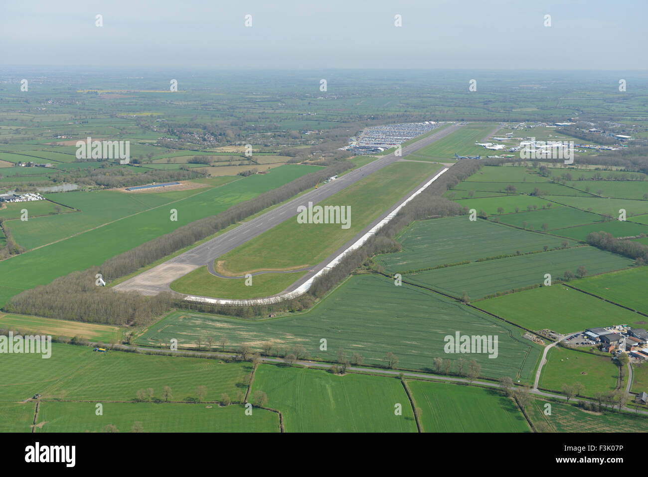 Luftbild der Bruntingthorpe Aerodrome und Fahrzeug Testgelände, Leicestershire Stockfoto
