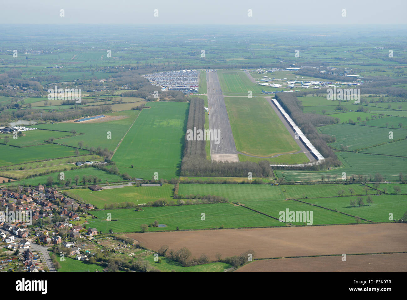 Luftbild der Bruntingthorpe Aerodrome und Fahrzeug Testgelände, Leicestershire Stockfoto